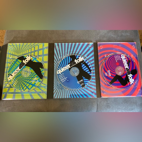 DVD Box Set Season One Queer As Folk - Picture 6 of 7